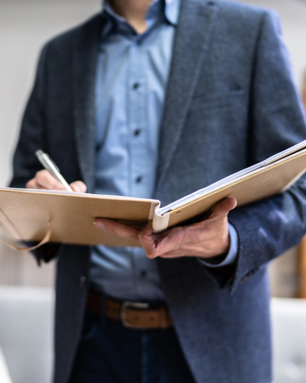appraiser at the interior of a house taking notes battle ground wa